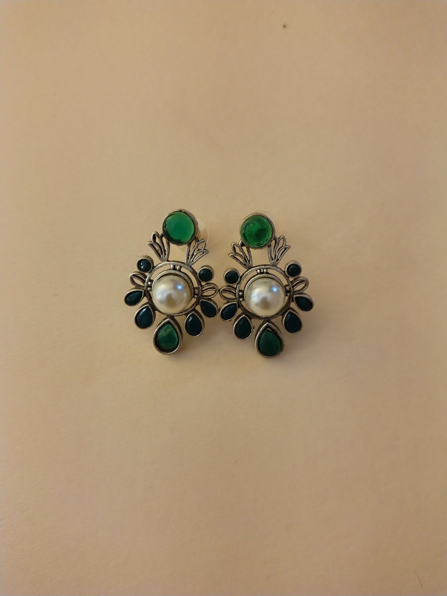 Elegant Ruby-Tone Stud Earrings with Central Pearl Accent