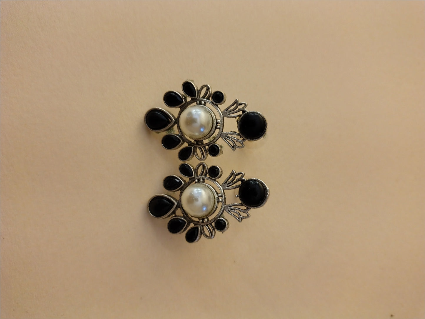 Elegant Ruby-Tone Stud Earrings with Central Pearl Accent