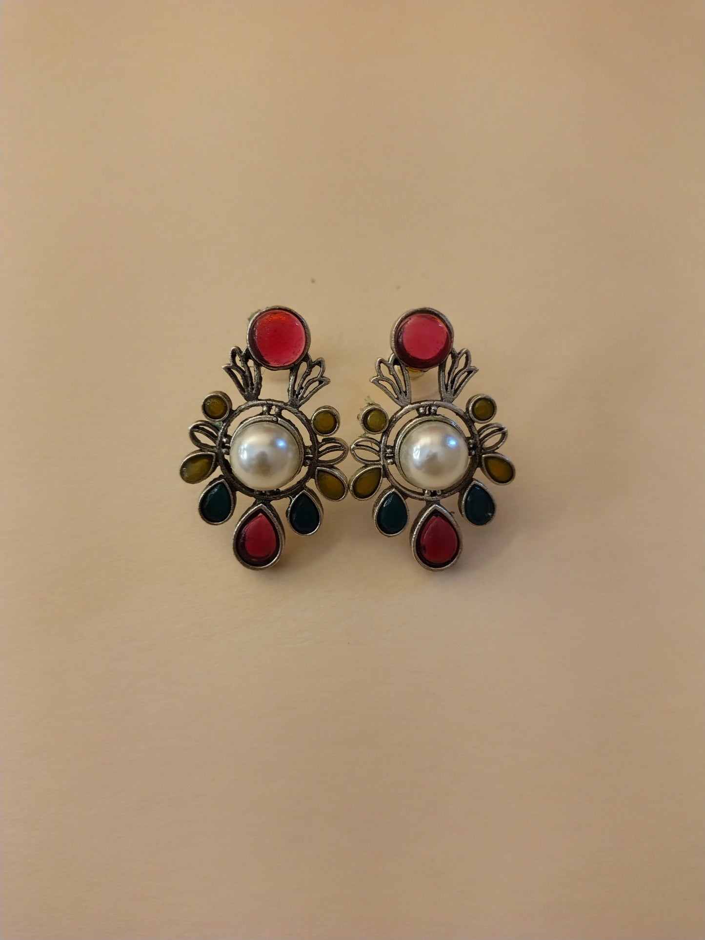 Elegant Ruby-Tone Stud Earrings with Central Pearl Accent